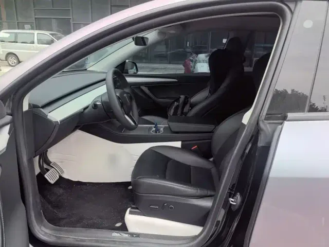 Tesla Model Y — Фото автомобиля 14