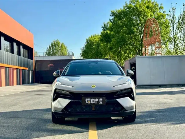 Lotus Eletre — Фото автомобиля 2