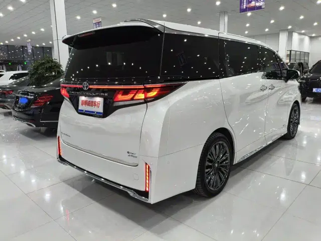 Toyota Vellfire — Фото автомобиля 4
