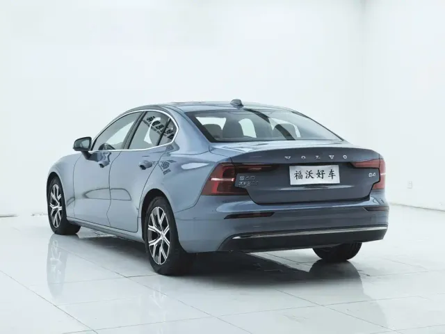 Volvo S60 — Фото автомобиля 30