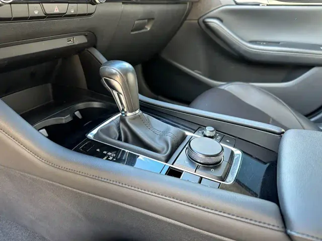 Mazda Axela — Фото автомобиля 14