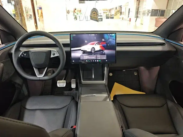 Tesla Model Y L — Фото автомобиля 9