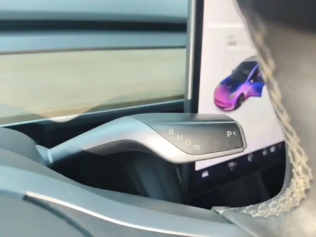 Tesla Model 3 — Фото автомобиля 13