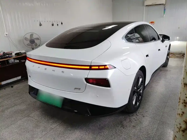 Xpeng P7 — Фото автомобиля 6
