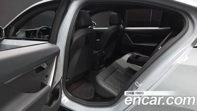 BMW 5-Series — Фото автомобиля 10