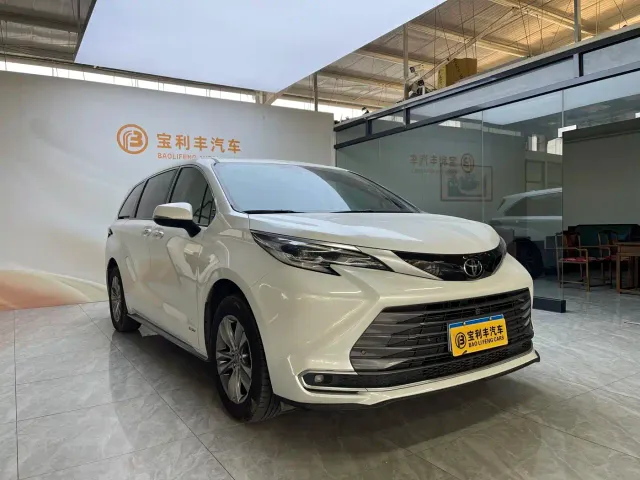 Toyota Sienna — Фото автомобиля 4