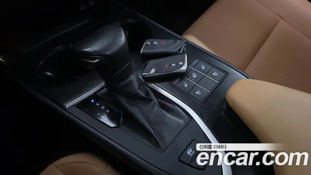 Lexus UX UX250h — Фото автомобиля 12