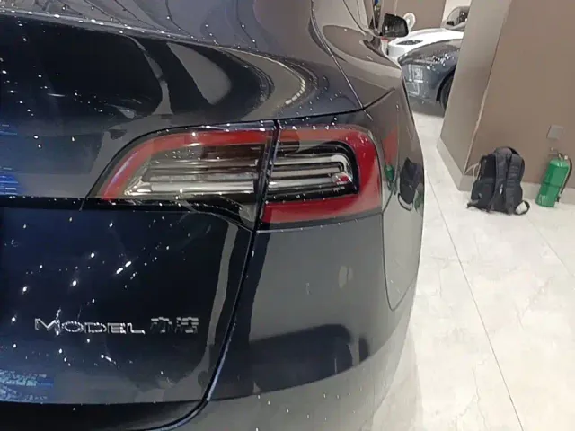 Tesla Model Y — Фото автомобиля 7
