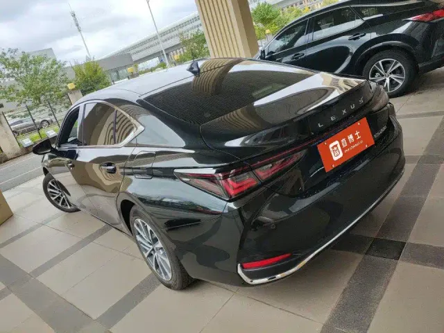 Lexus ES — Фото автомобиля 10