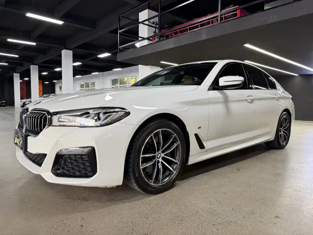 Фотография автомобиля — BMW 5 Series