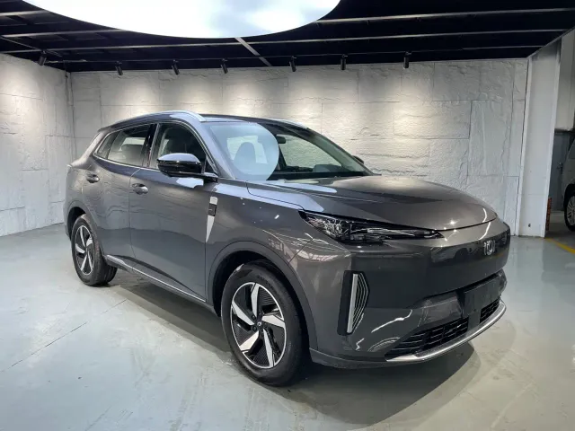 Changan Qiyuan Q05 — Фото автомобиля 3