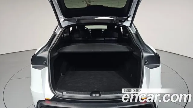 Tesla Model Y — Фото автомобиля 19