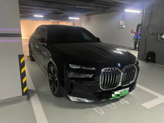 BMW i7 — Фото автомобиля 3