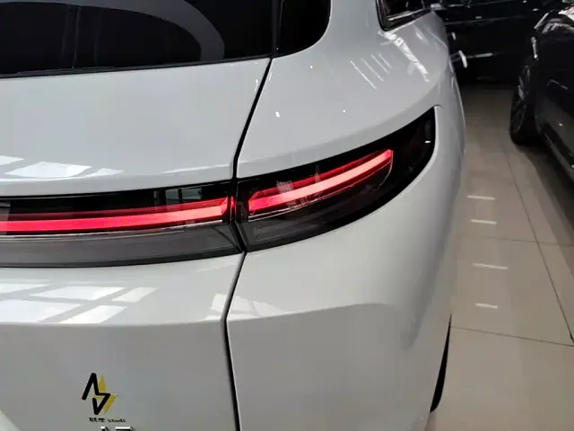 Li Auto L7 — Фото автомобиля 7