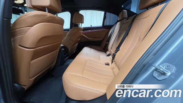 BMW 5 Series G30 — Фото автомобиля 12