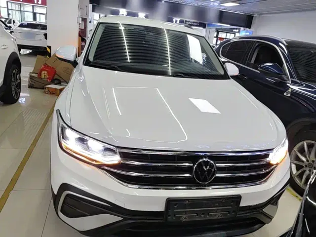 Volkswagen Tiguan L — Фото автомобиля 2