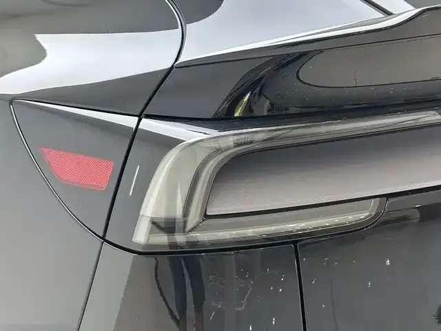 Tesla Model Y L — Фото автомобиля 18