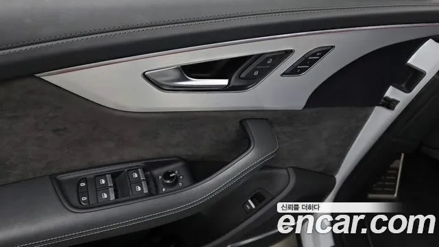 Audi Q8 55 TFSI quattro Premium — Фото автомобиля 25