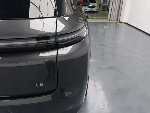 Li Auto L8 — Фото автомобиля 7