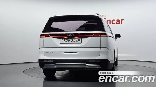 Kia Canival Carnival 4 поколение Дизель 7 мест Signature — Фото автомобиля 4