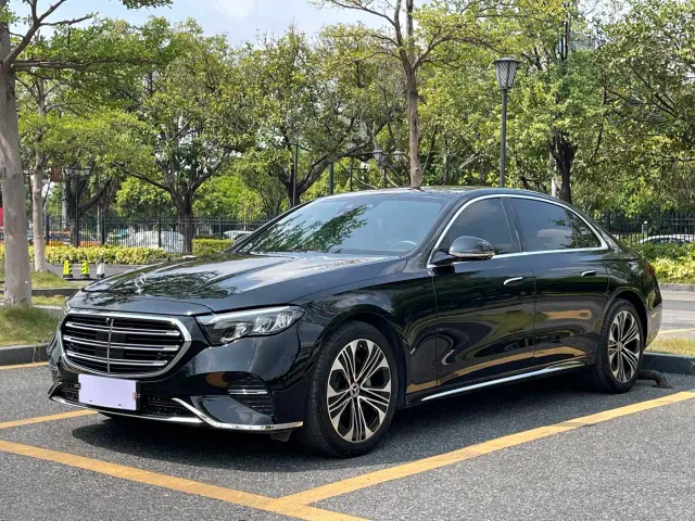 Фотография автомобиля — Mercedes-Benz E-Class
