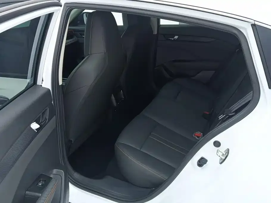 Dongfeng Aeolus Yixuan 2024 1.5L Auto Sport Edition — Фото автомобиля 11