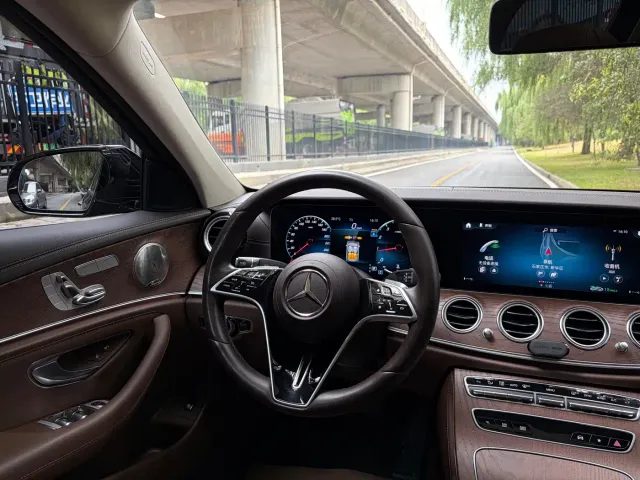 Mercedes-Benz E-Class — Фото автомобиля 8