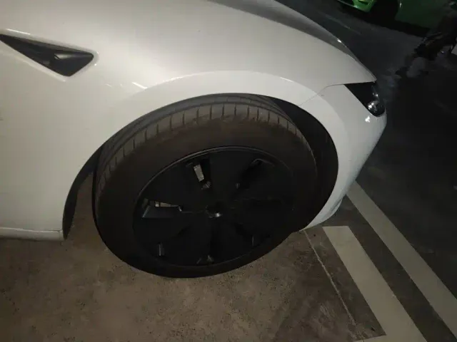 Tesla Model 3 — Фото автомобиля 8