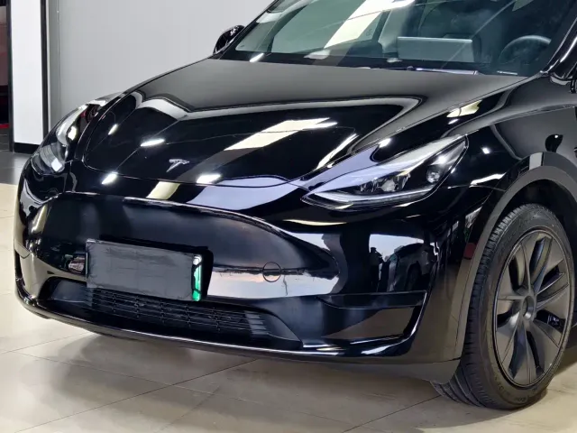Tesla Model Y — Фото автомобиля 4