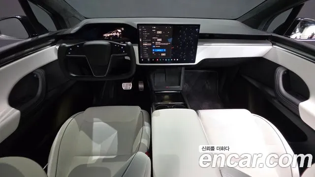 Tesla Model X — Фото автомобиля 10