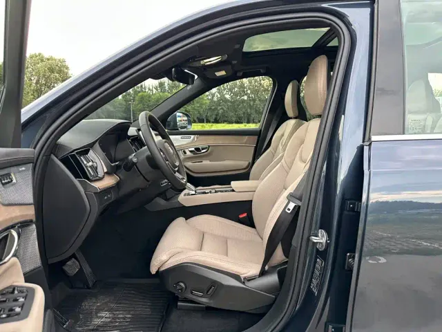 Volvo XC90 — Фото автомобиля 9