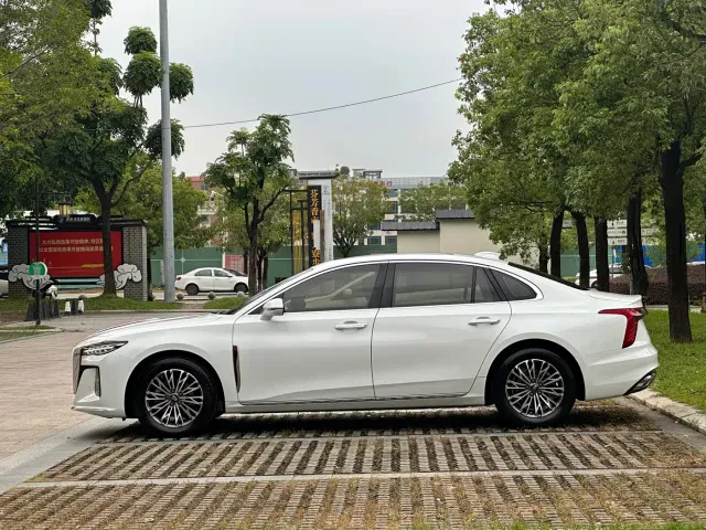 Hongqi H5 — Фото автомобиля 9