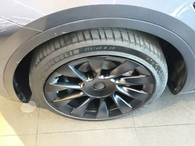 Tesla Model Y — Фото автомобиля 22