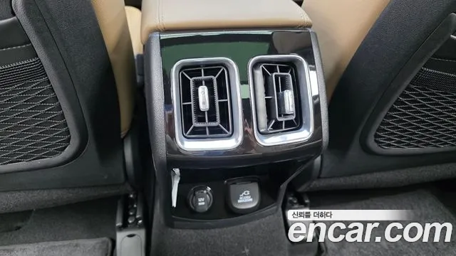 Kia Sorento Новый Sorento 4 поколение Бензин 2.5T 2WD — Фото автомобиля 30