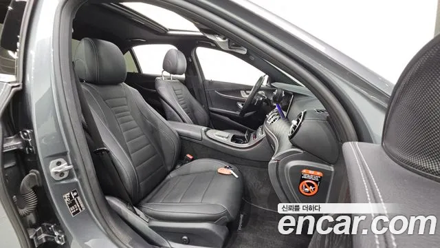 Mercedes-Benz E-Class — Фото автомобиля 22