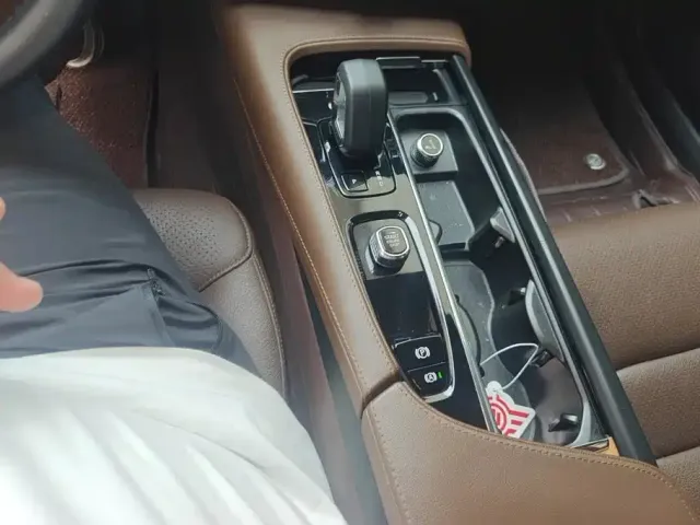Volvo S90 — Фото автомобиля 16