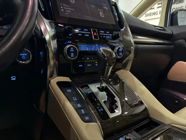 Toyota Alphard — Фото автомобиля 12