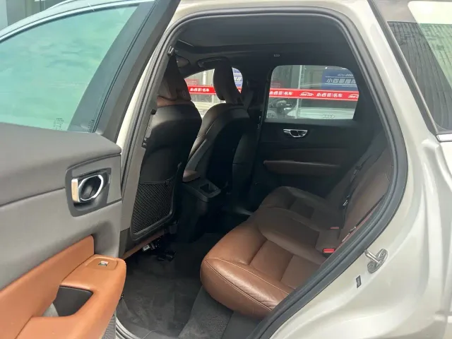Volvo XC60 — Фото автомобиля 7