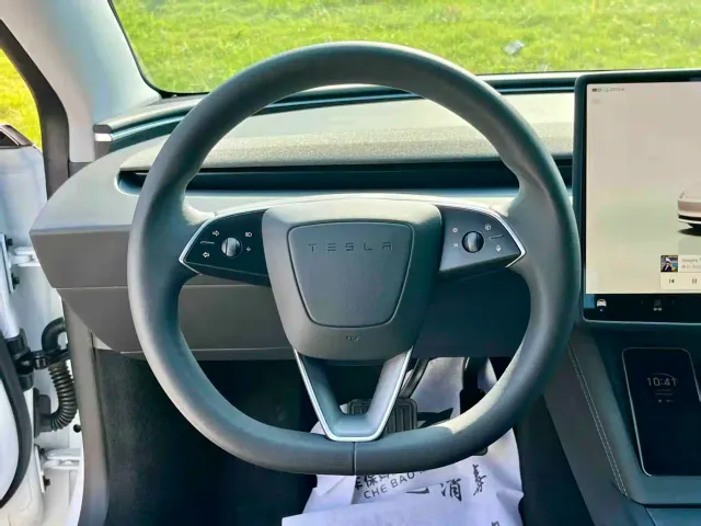Tesla Model 3 — Фото автомобиля 6