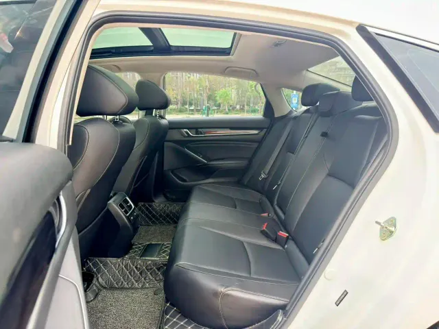 Honda Accord — Фото автомобиля 17