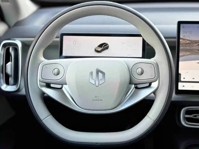Leapmotor B10 — Фото автомобиля 12