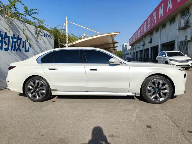 BMW 7 Series — Фото автомобиля 3