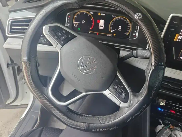 Volkswagen Tiguan L — Фото автомобиля 15