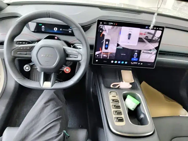 Xiaomi SU7 — Фото автомобиля 9