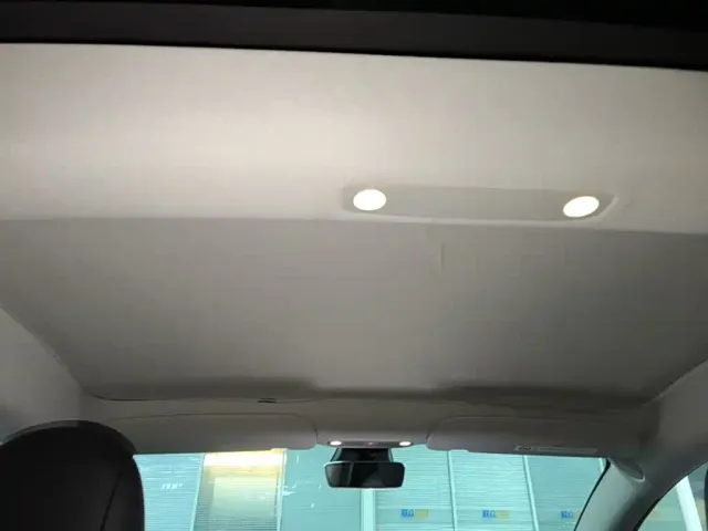 Tesla Model 3 — Фото автомобиля 17