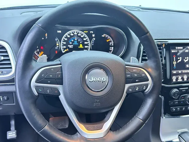 Jeep Grand Cherokee — Фото автомобиля 12