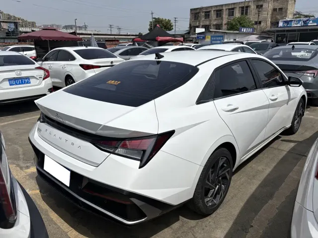 Hyundai Elantra — Фото автомобиля 4