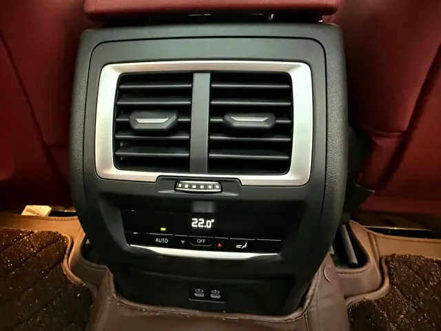 BMW iX3 — Фото автомобиля 15