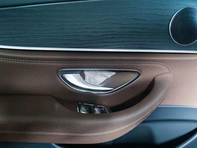 Mercedes-Benz E-Class — Фото автомобиля 17