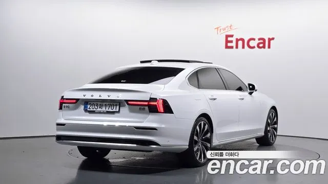 Вольво S90 — Фото автомобиля 2